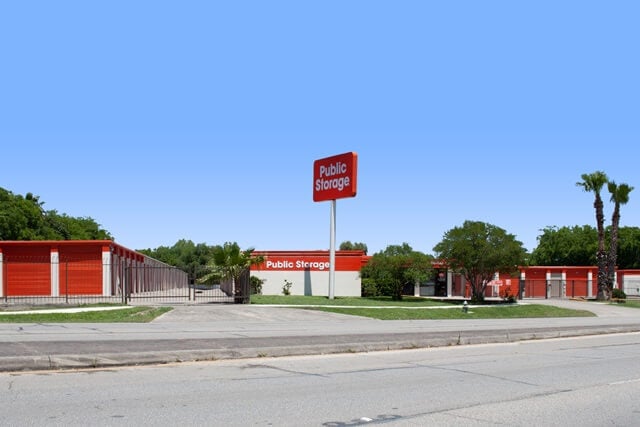 20×10 Public Storage: Garage in San Antonio, TX 1425 Austin Highway San Antonio, Texas