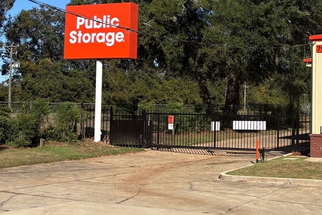 Public Storage in Tallahassee, FL  7963 Apalachee Pkwy 3