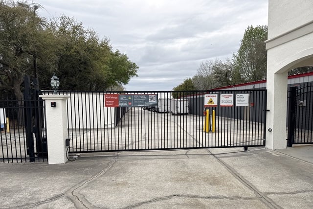 10×20 Self Storage Unit in Kissimmee, FL 1830 E Irlo Bronson Memorial Hwy Kissimmee, Florida 2