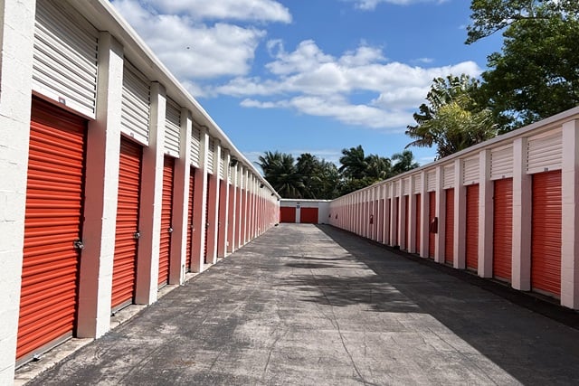 10×20 Garage in Homestead, FL 701 S Homestead Blvd Homestead, Florida 2
