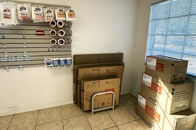 Public Storage in Weeki Wachee, FL  6400 Oregon Chickadee Rd 3