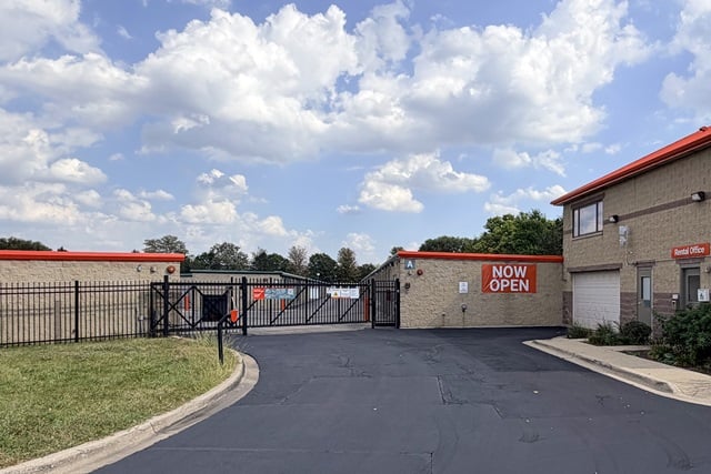 Public Storage in Romeoville, IL  1149 S. Frontage Rd. 3