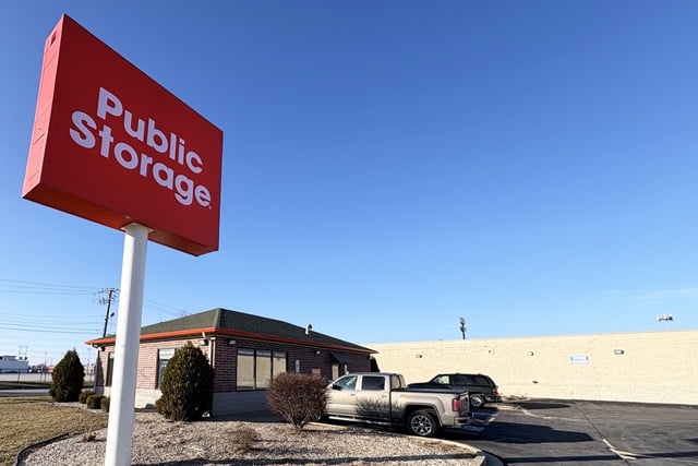 Public Storage in Lansing, IL  2556 Bernice Rd