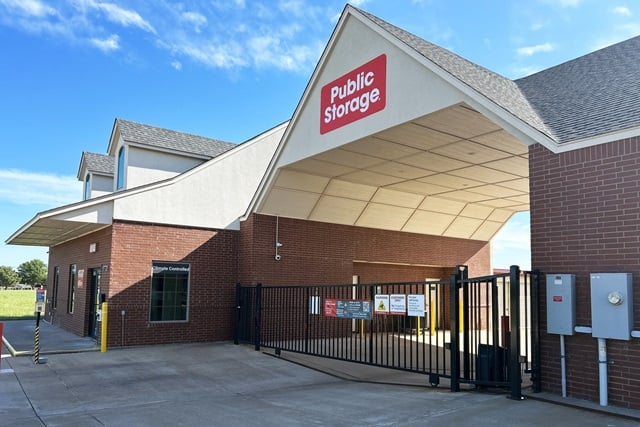Public Storage in Edmond, OK  17720 Griffin Dr