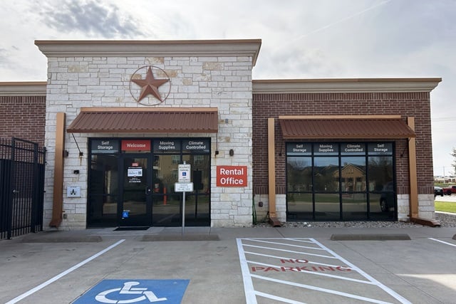 Public Storage in Mansfield, TX  264 N State Highway 360