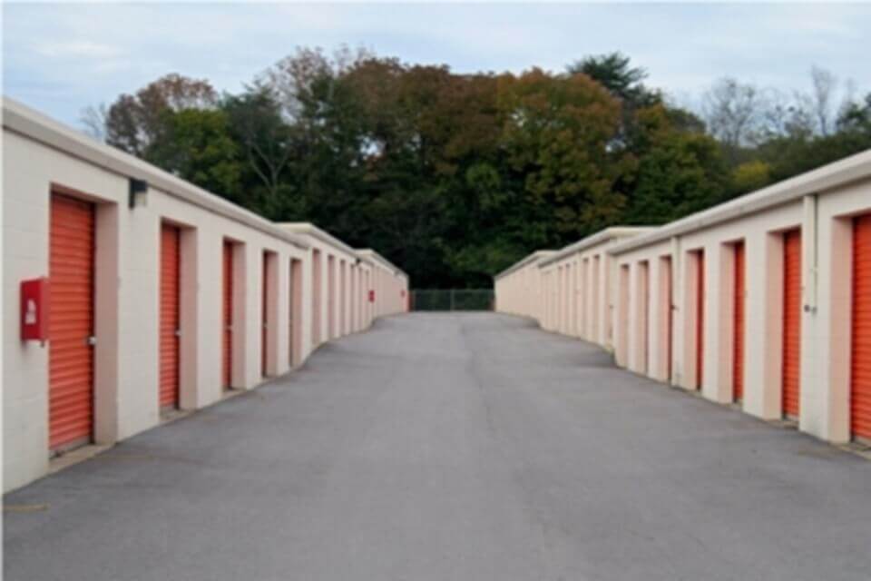 20×10 Public Storage: Garage in Red Bank, TN 101 Harding Road Red Bank, Tennessee 2