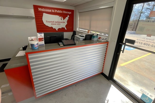 Self Storage Units Near 5491 Westmoreland Plaza at Public Storage