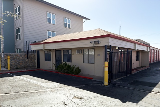 10×20 Garage in El Paso, TX 10642 Montana Ave El Paso, Texas