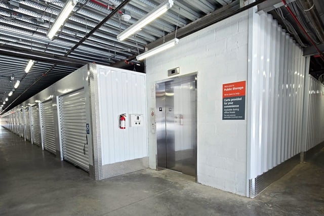 10×25 Garage in Hamden, CT 2165 State Street Hamden, Connecticut 2