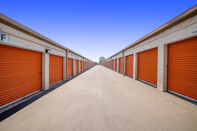 10×10 Garage in Los Angeles, CA 3810 Eagle Rock Blvd Los Angeles, California 2