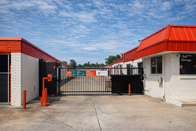 Property 679 image number 3