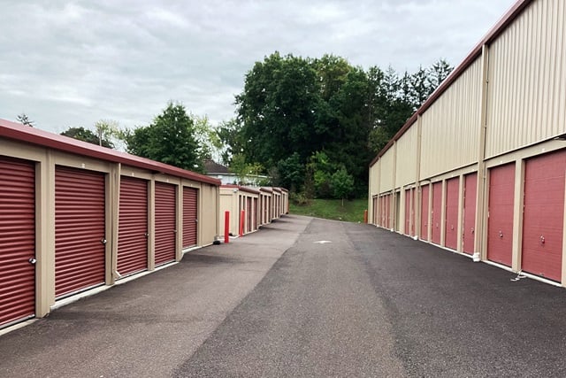 Public Storage in Douglassville, PA 604 Ben Franklin Highway 3