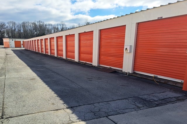 20×10 Public Storage: Garage in Hixson, TN 5624 Highway 153 Hixson, Tennessee 2