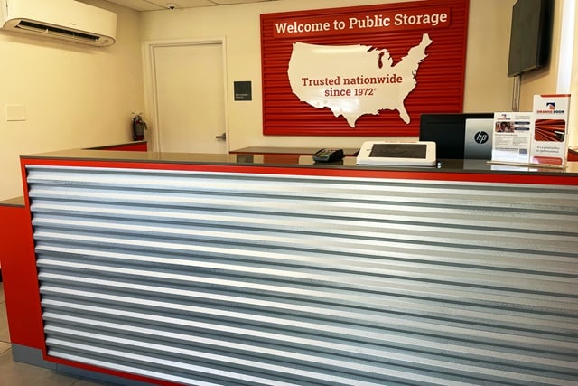 Property 698 image number 2