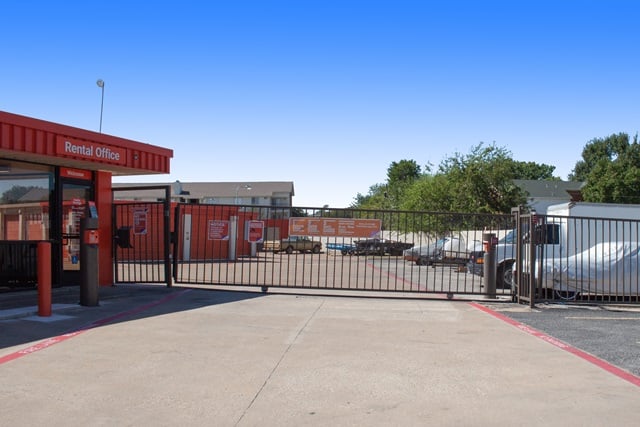Public Storage  3501 Country Club Road North in Irving, TX
