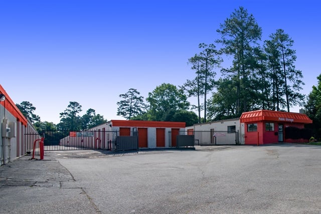 20×10 Public Storage: Self Storage Unit in Columbia, SC 2832 Broad River Road Columbia, South Carolina