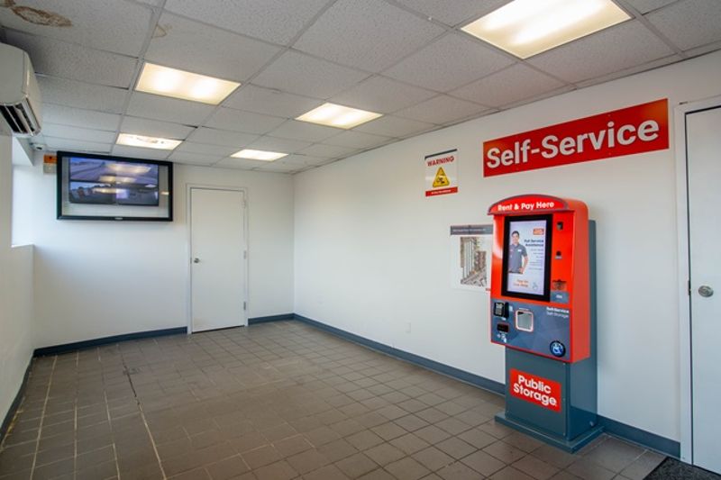 Property 718 image number 2