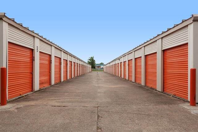 Property 737 image number 1