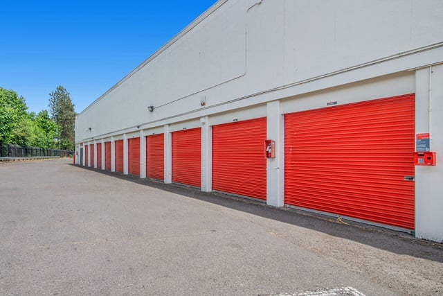 30×10 Self Storage Unit in Portland, OR 1921 N Gantenbein Ave Portland, Oregon 2