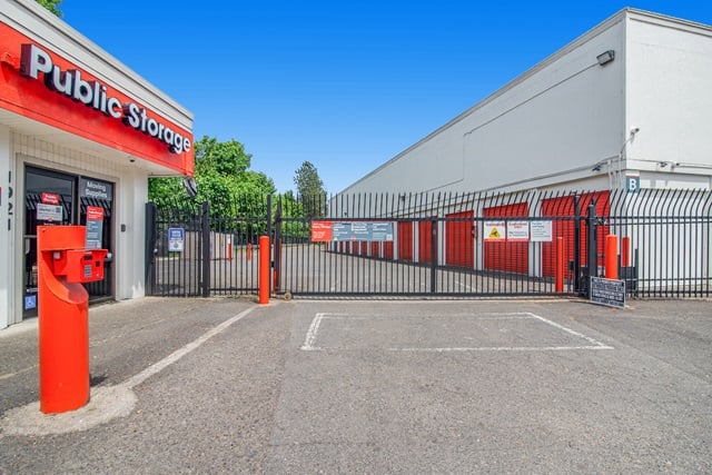 Public Storage  1921 N Gantenbein Ave in Portland, OR