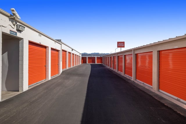 30×10 Self Storage Unit in Arleta, CA 13333 Osborne Street Arleta, California 2