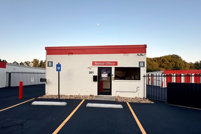 24×10 Public Storage: Garage in Marietta, GA 201 Cobb Parkway, North Marietta, Georgia