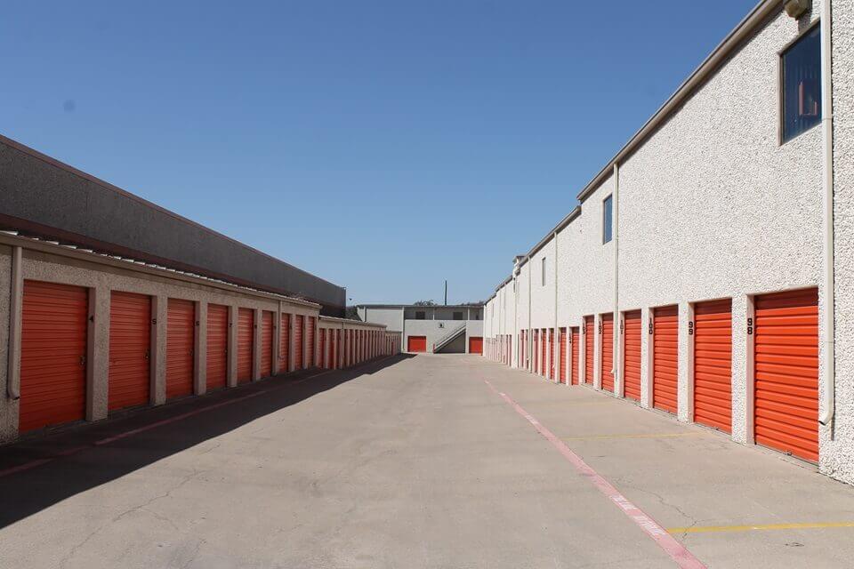 20×10 Public Storage: Garage in Addison, TX 14729 Inwood Road Addison, Texas 2