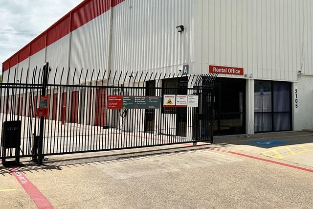 Public Storage  2105 Winsted Drive in Dallas, TX