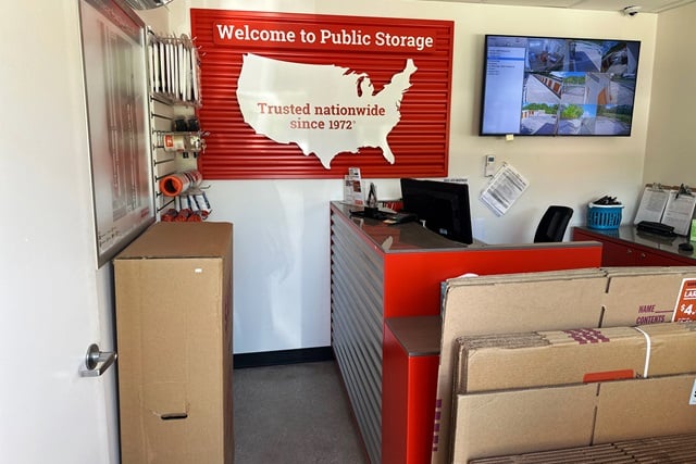 24×10 Public Storage: Self Storage Unit in Charleston, SC 6654 Dorchester Road Charleston, South Carolina 3