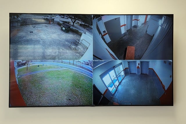 Property 780 image number 3