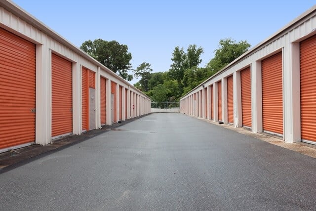 24×10 Public Storage: Self Storage Unit in Charleston, SC 5715 Dorchester Road Charleston, South Carolina 2