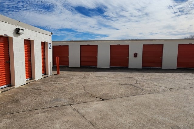 20×10 Self Storage Unit in Houston, TX 14880 Wallisville Road Houston, Texas 2