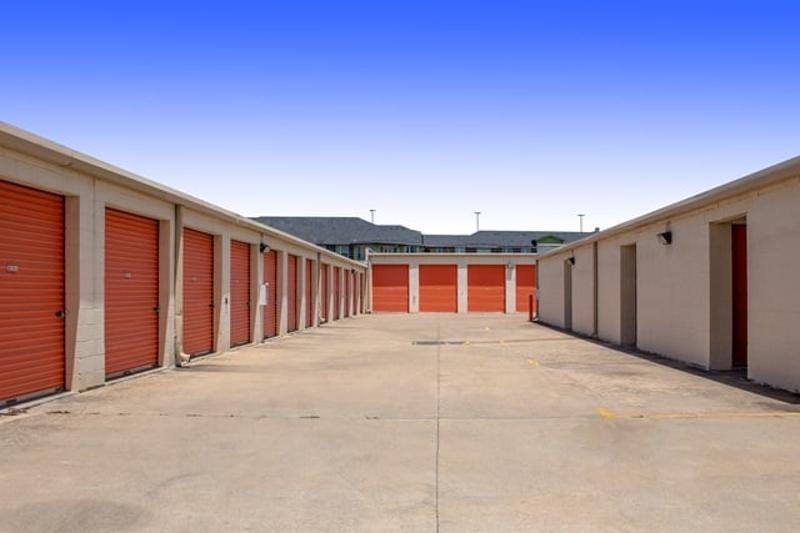 Austin Storage Austin, TX, Self-Storage Units Near 12915 Research Blvd | Public StorageĀ®