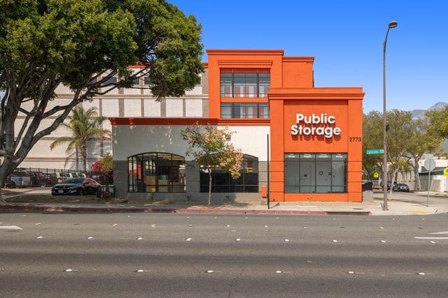 17 x 9 Public Storage: Parking Lot in Pasadena, California