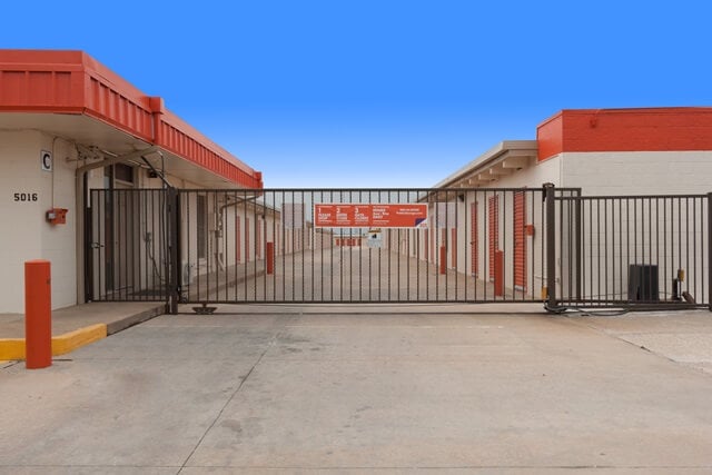 Public Storage  5016 W Reno Ave in Oklahoma City, OK