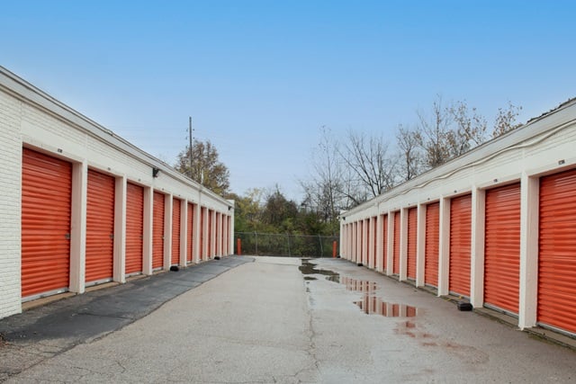 25×10 Public Storage: Parking Lot in Florissant, MO 11575 New Halls Ferry Road Florissant, Missouri 2