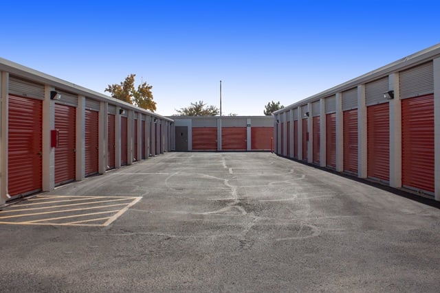 20×10 Parking Lot in Gilbert, AZ 1636 W Park Ave Gilbert, Arizona 2