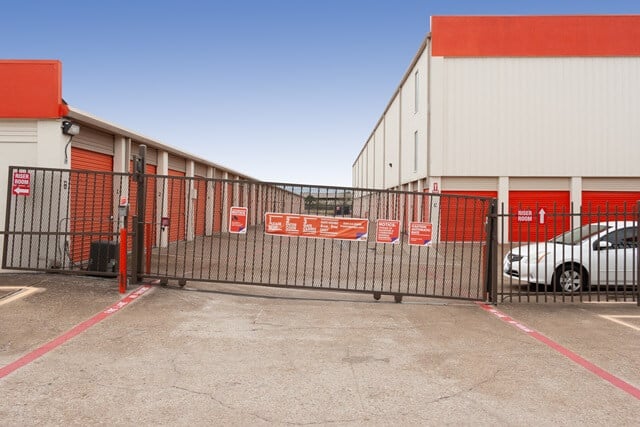 Public Storage  9110 Markville Drive in Dallas, TX