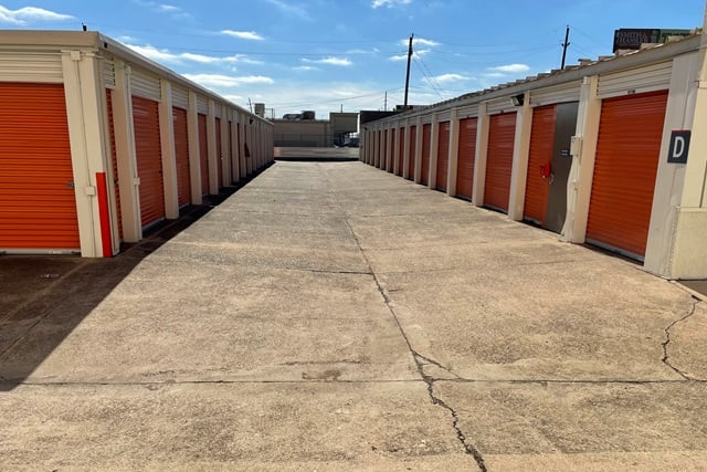 Property 883 image number 1