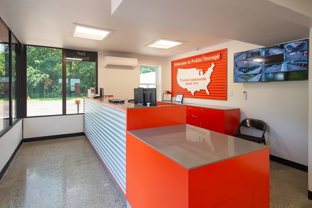 Property 889 image number 2