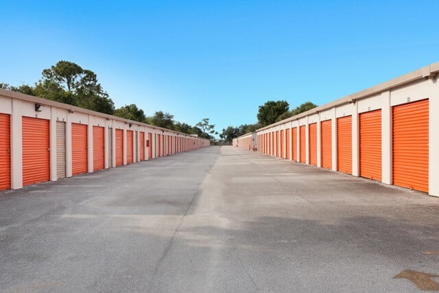 15×10 Parking Lot in Vero Beach, FL 155 South US Highway 1 Vero Beach, Florida 2