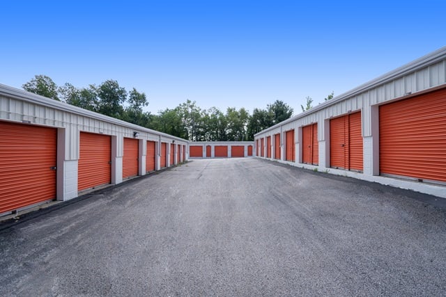 Manchester, NH, SelfStorage Near 2028 S Willow Street 18447264531