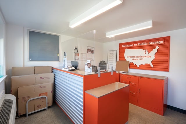 Manchester, NH, SelfStorage Near 2028 S Willow Street 18447264531