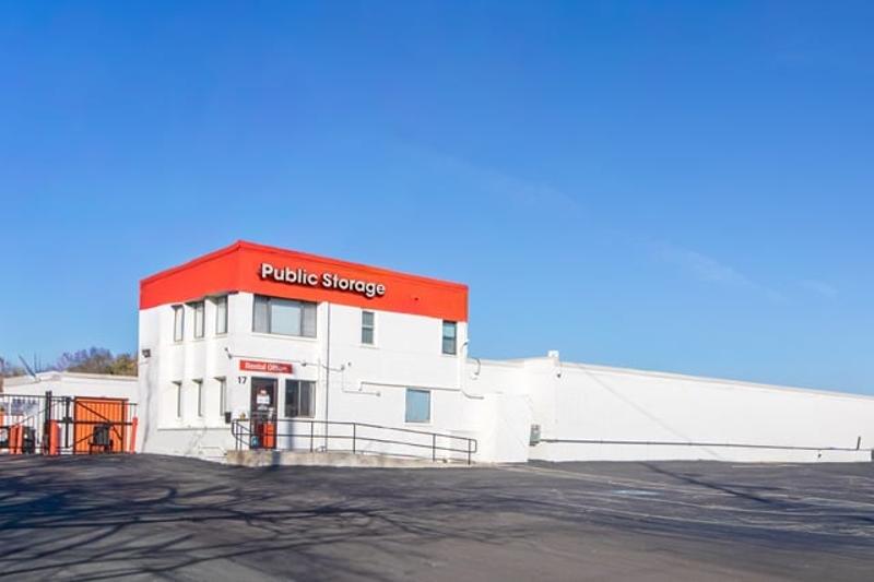 Public Storage - Oakbrook Terrace at 17 W 170 Roosevelt Road, Oakbrook Terrace, IL