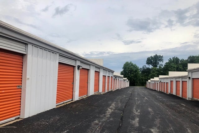 20×10 Public Storage: Garage in Saint Ann, MO 2956 N Lindbergh Blvd Saint Ann, Missouri 2