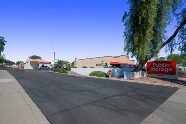 20×10 Parking Lot in Phoenix, AZ 4140 E Chandler Blvd Phoenix, Arizona