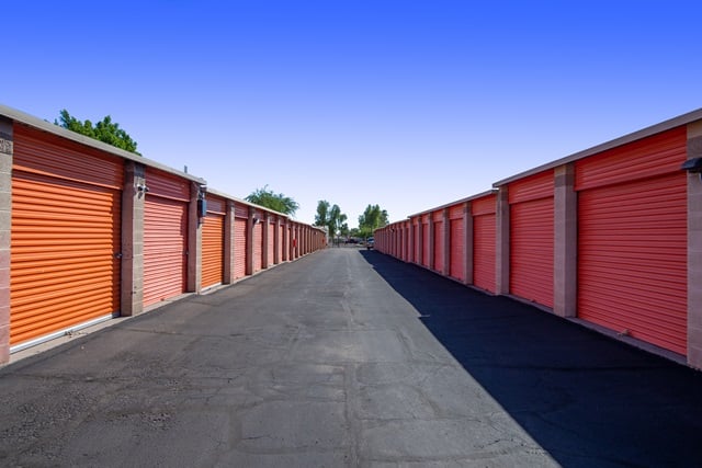 20×10 Parking Lot in Phoenix, AZ 4140 E Chandler Blvd Phoenix, Arizona 2