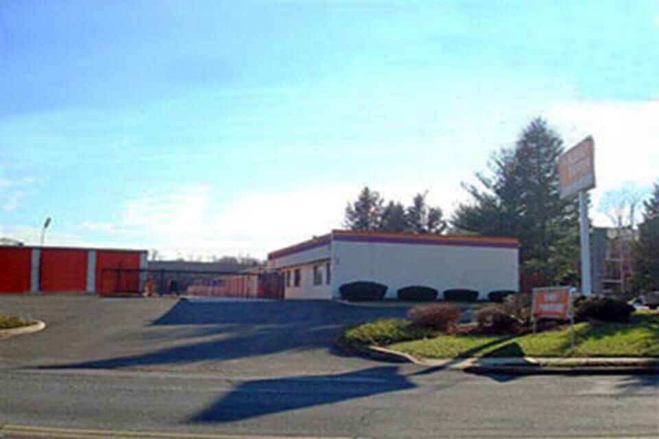 30×10 Public Storage: Garage in Willow Grove, PA 2535 Maryland Road Willow Grove, Pennsylvania