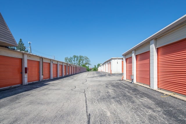 20×10 Self Storage Unit in Lombard, IL 412 W North Ave Lombard, Illinois 2