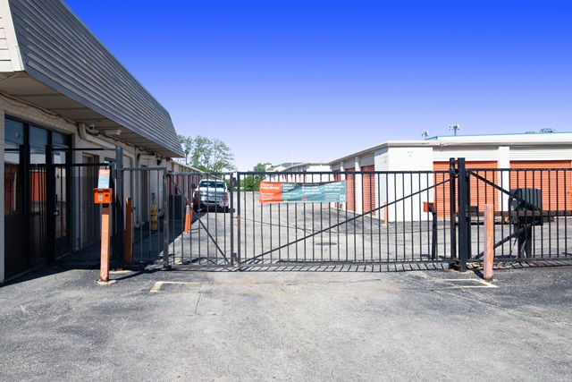 Public Storage  412 W North Ave in Lombard, IL